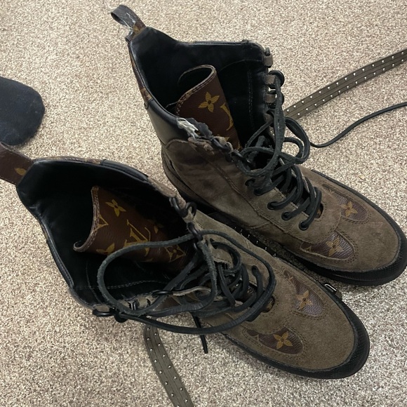 Louis Vuitton boots - Picture 2 of 6